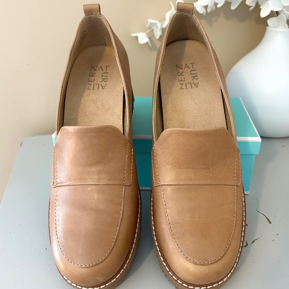 Like New Naturalizer Darry Platform Loafers Toffee Natural Leather Size 8 - Picture 11 of 16